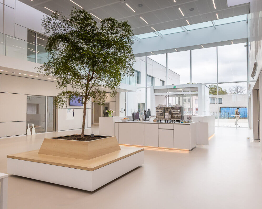 maatwerk zitbank met plantenbak