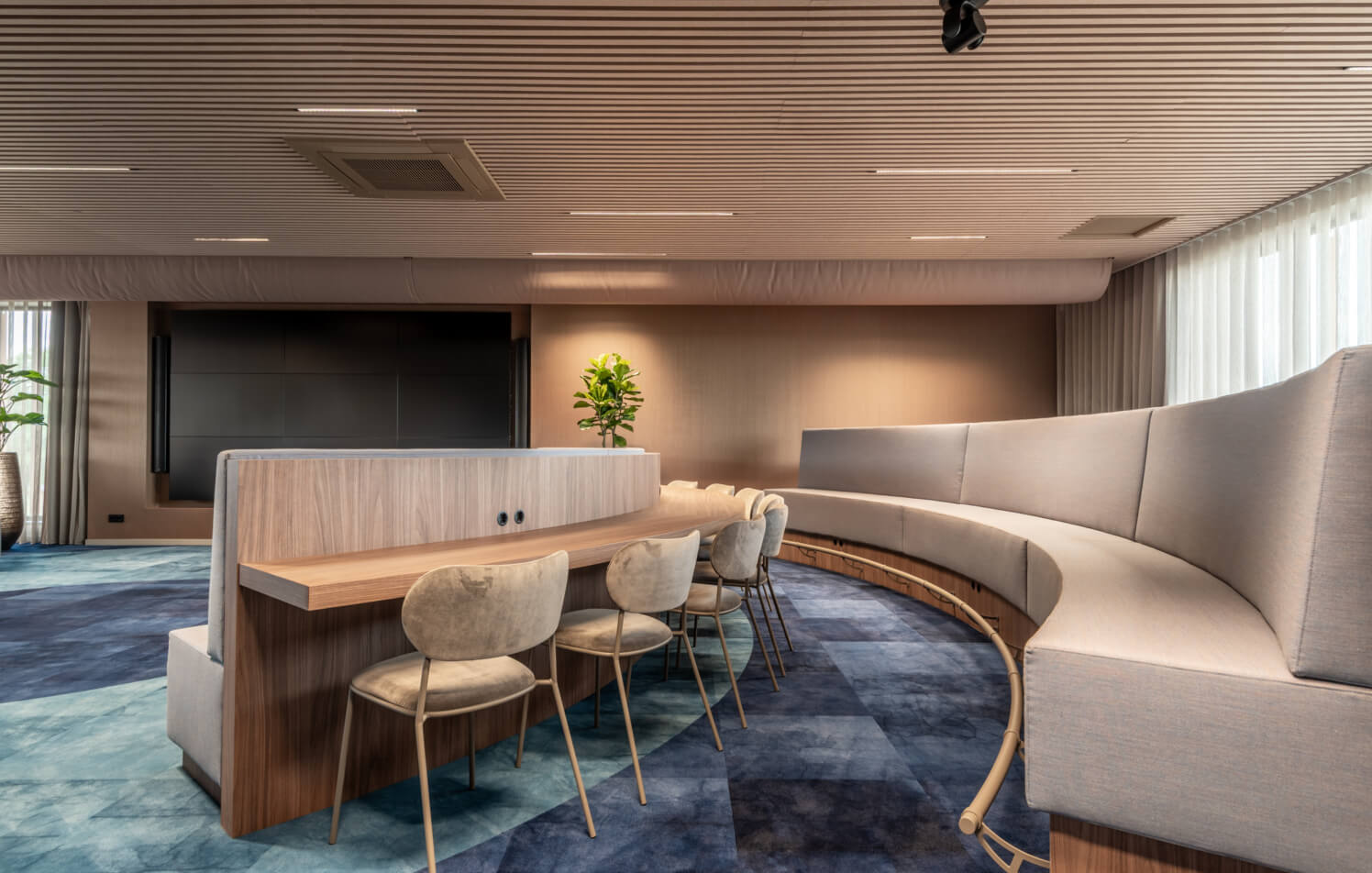 maatwerk werkplekken boardroom kantoor