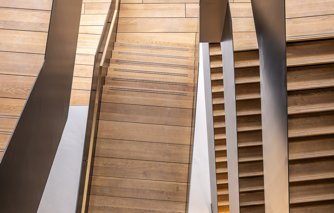 houten trap op maat kantoor