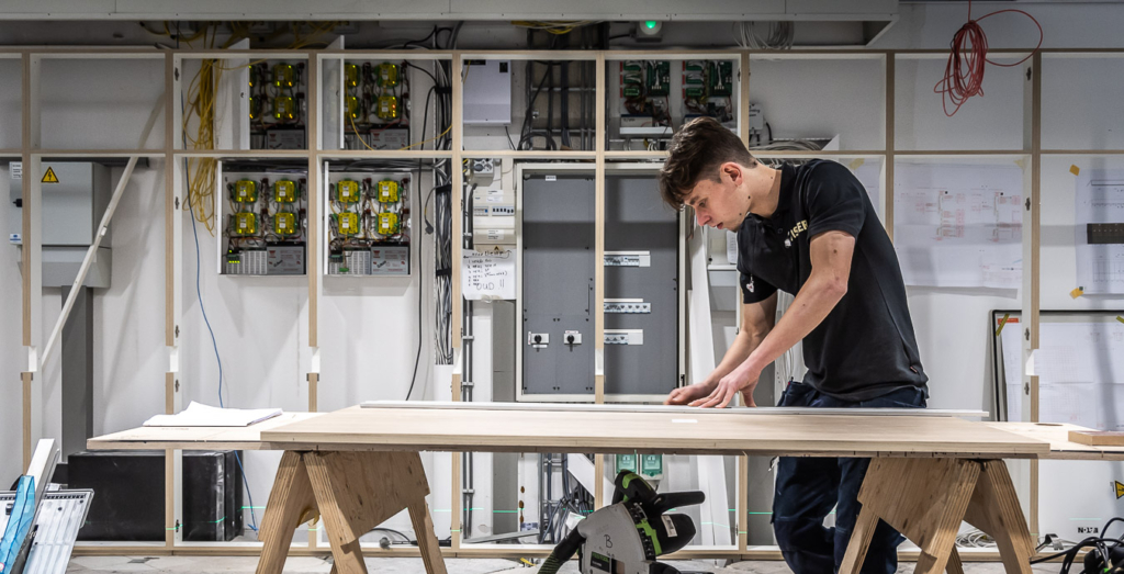 interieurbouw monteur aan het werk