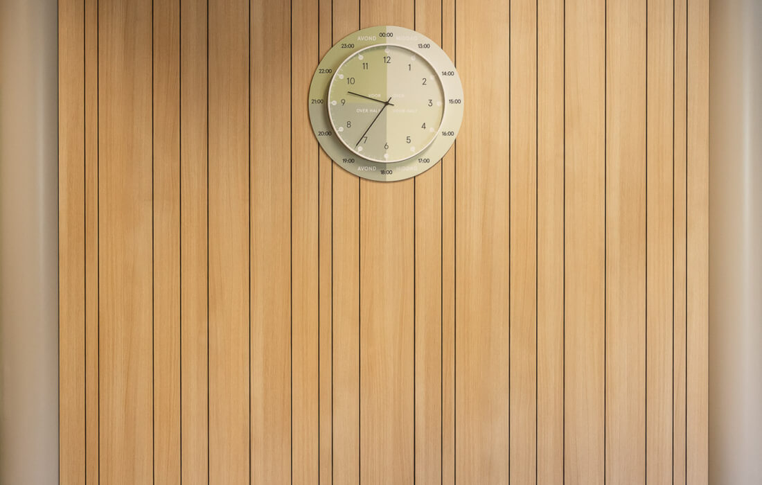 moderne eiken wandbekleding voor basisschool