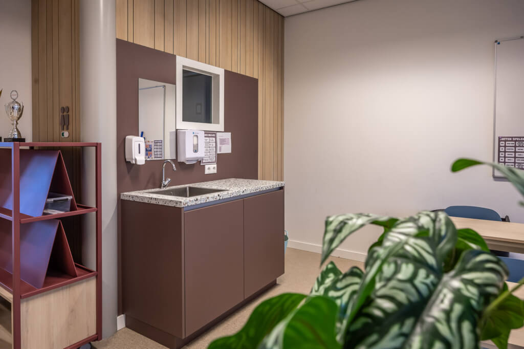 moderne greeploze pantry voor basisschool