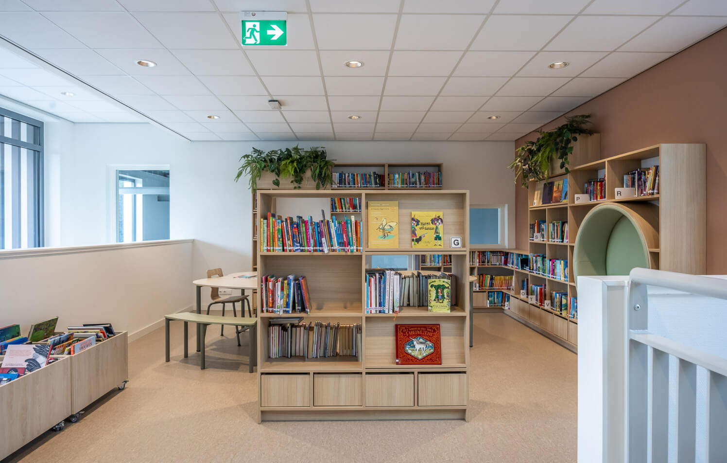 bibliotheekkast met display vakken