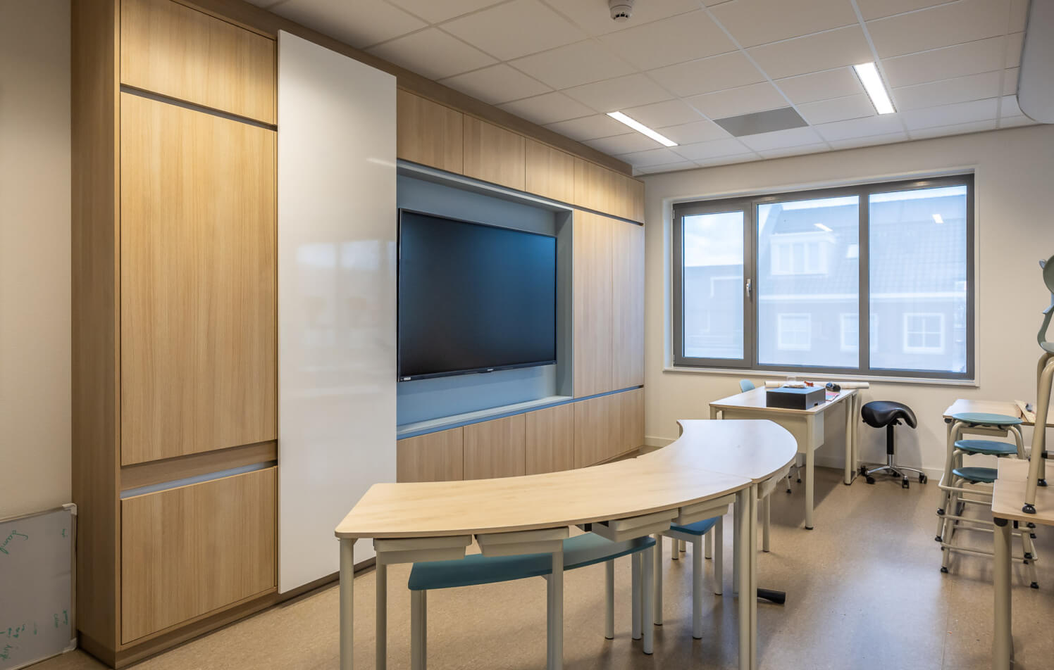 maatwerk kastenwand voor een klaslokaal